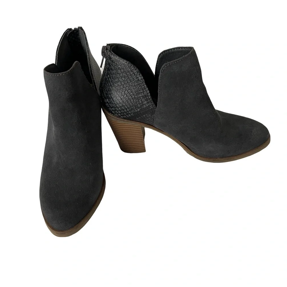 DV8 by Dolce Vita Shai Gray Suede Ankle Boot with Chunky Block Heel. Siz…